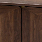 Mesa de centro de madera con acabado de nogal, de transición moderna de mediados de siglo, con 2 cajones