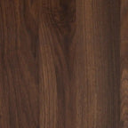 Mesa de centro de madera con acabado de nogal, de transición moderna de mediados de siglo, con 2 cajones