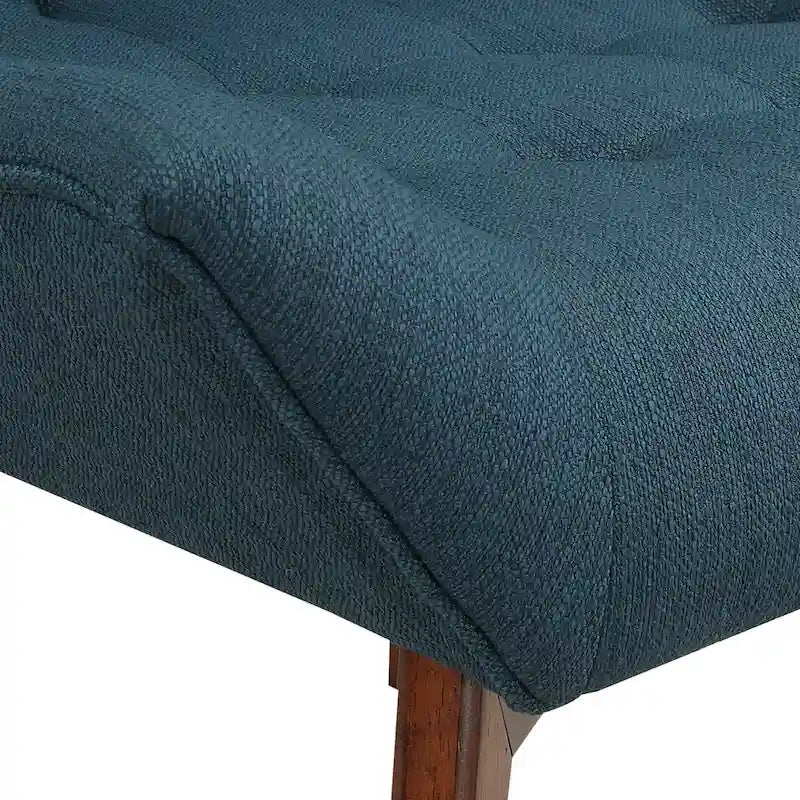 Sillón capitoné con patas de color café