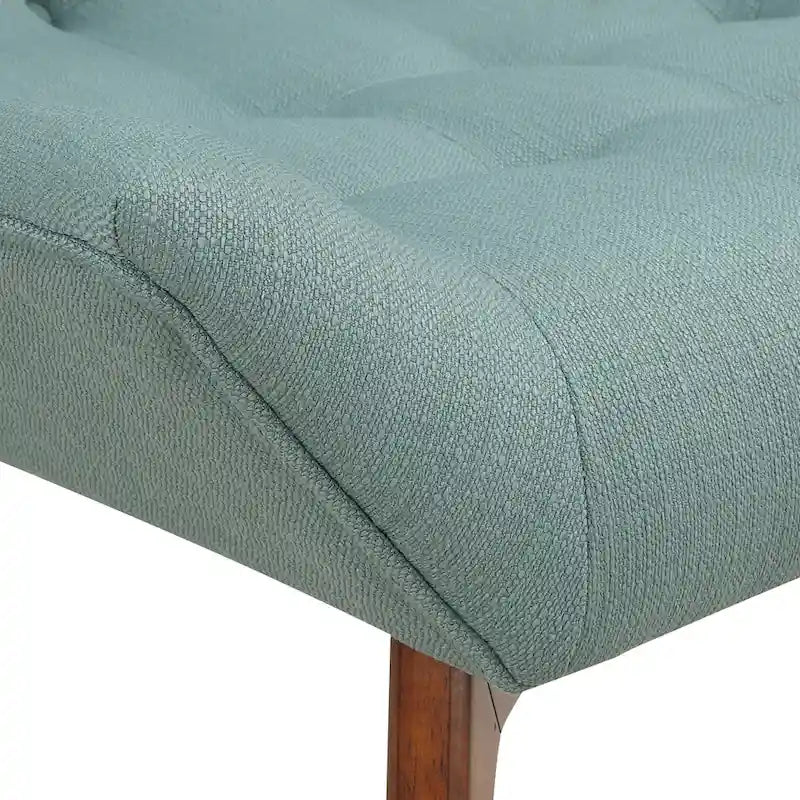 Sillón capitoné con patas de color café