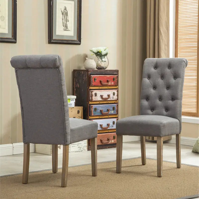 Mesa de comedor con 6 sillas capitoné, patas torneadas