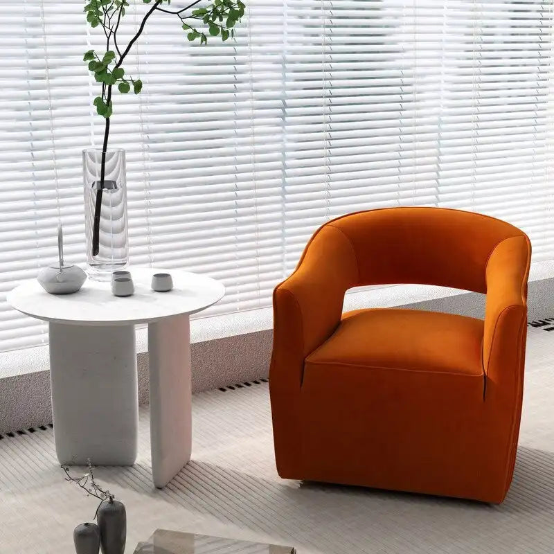 Sillón giratorio decorativo de terciopelo con respaldo abierto y base metálica