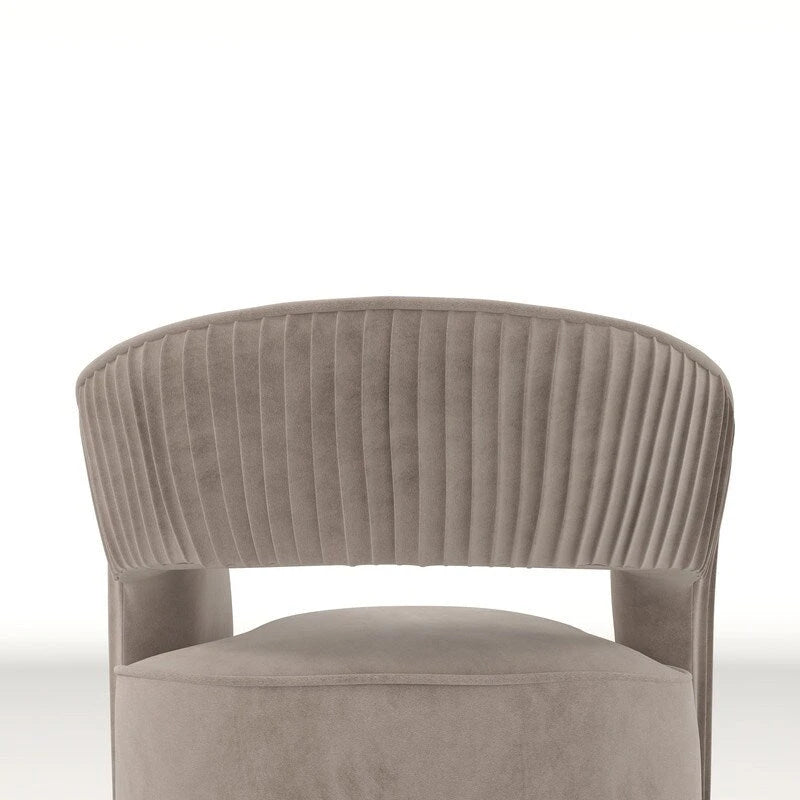 Sillón giratorio decorativo de terciopelo con respaldo abierto y base metálica